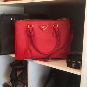 Prada galleria small saffiano leather bag